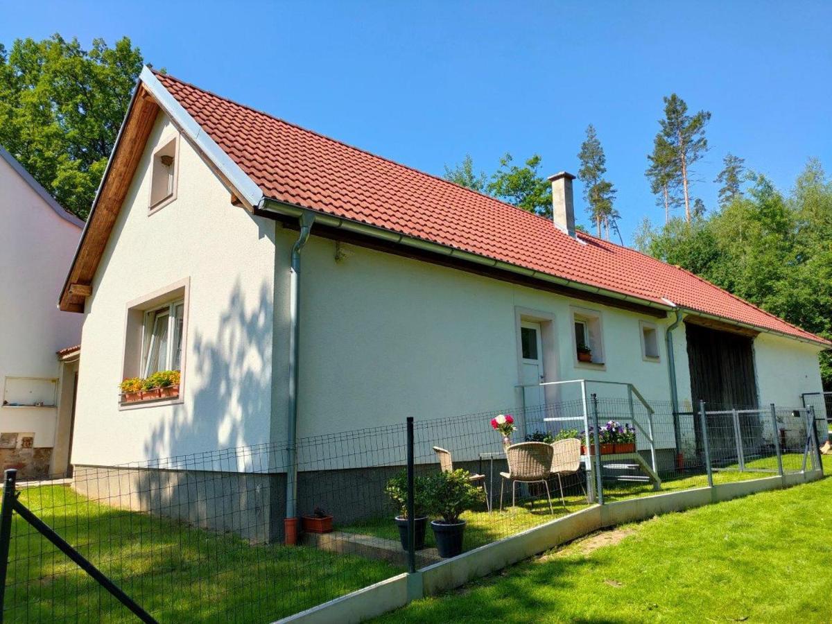 Ubytovani Na Samote - Apartman U Tesaru Komarice Dış mekan fotoğraf