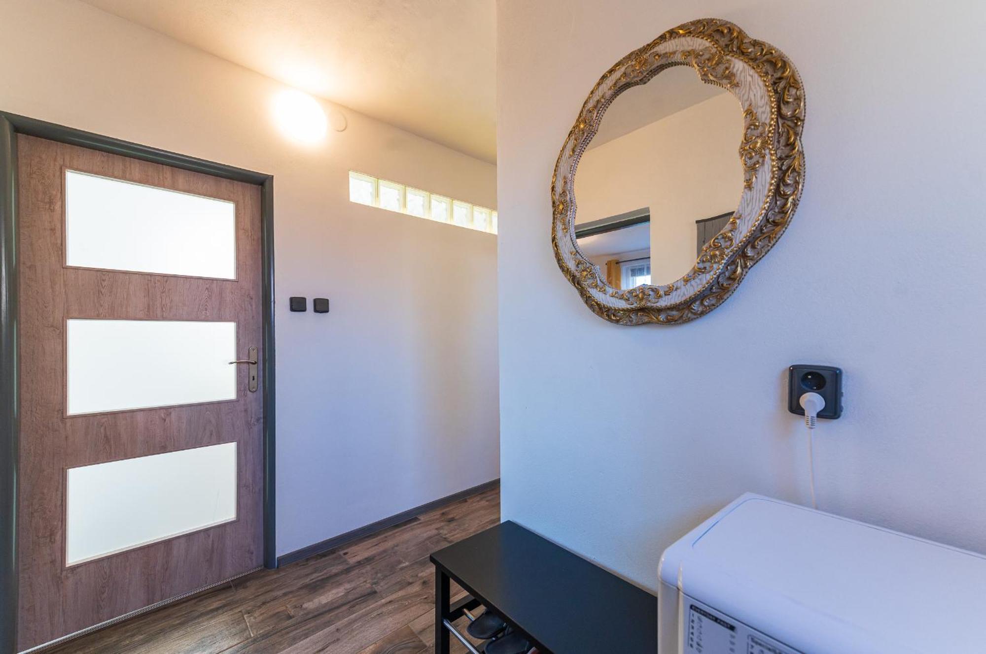Ubytovani Na Samote - Apartman U Tesaru Komarice Dış mekan fotoğraf